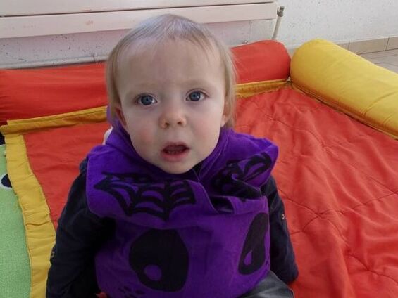 Un enfant déguisé pour le carnaval
