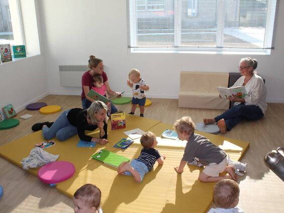 Lecture sur le tapis