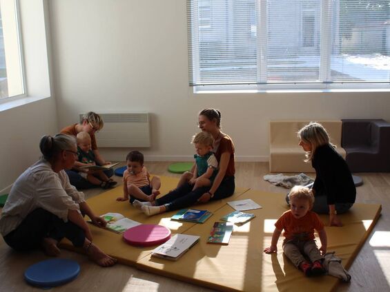 Lecture sur le tapis